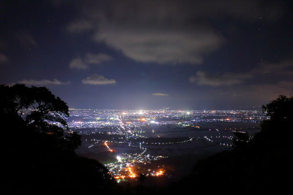 弥彦山 山頂公園の夜景スポット情報